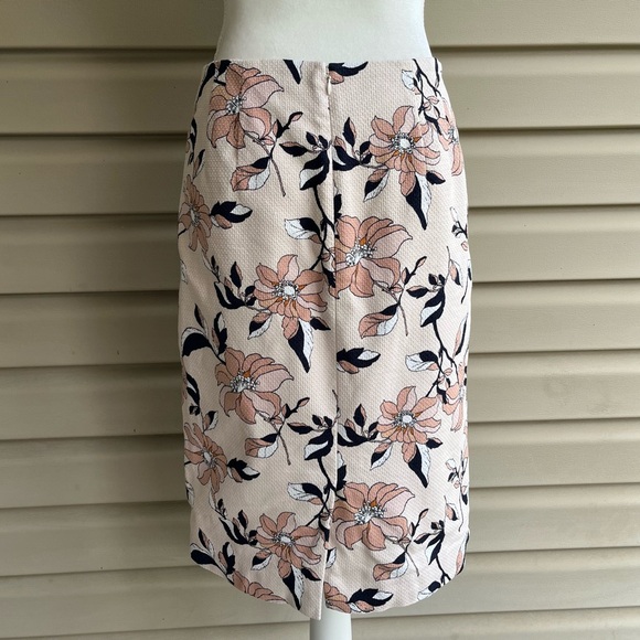 •Ann Taylor• Textured Floral Lined Pencil Skirt - Size 6 - Picture 5 of 10